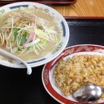 チャンポン福龍 - チャンポンセット（980円）炒飯の小がつきます。+30円でカレー炒飯にも出来るらしい。