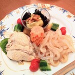 中国料理 龍薫 - 前菜3種　クラゲはうどんの様な太さ。