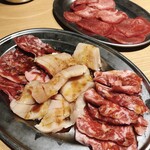 肉問屋直送 焼肉万里 - 国産牛カルビ、上ミノ、黒毛和牛カルビ