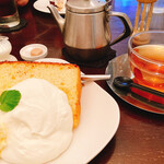 パルファン - オレンジとグレープフルーツのシフォンケーキとペッシュ(白桃の紅茶)