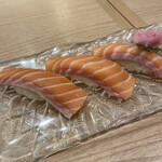 第一玉家寿し - 追加のサーモン握り