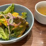 Shibuya para shiawasenofurutsu - ミニサラダとスープ付き。