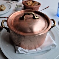 ブラッスリー ポール・ボキューズ 大丸東京 - 鍋ごと頂きます。