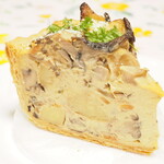 ラトリエ モトゾー - きのことじゃが芋、ベーコンのシチュー仕立て　ポルチーニ風味