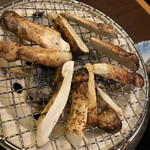 木曽路 - 松茸は炭で焼きます。中国産ですが美味しかった！
