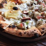 MUNCH'S pizzeria - ・蒜山の牧場チーズ工房“ラッテ バンビーノ”のぜいたくチーズたっぷりとイチジクのピザ