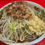 ラーメン二郎 - 小ラーメン・麺半分＋ニンニク・アブラ（790円）