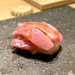鮨 なんば 日比谷 - 大トロながら繊細な味わいで旨い！