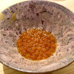 鮨 なんば - 見ためそのまま、濃厚なイクラ　器も素敵ですね