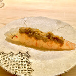 鮨 なんば - 牡丹海老にはの上には海老味噌、卵、殻を和えたものを乗せて。殻の香ばしさも効いてます♪