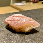 鮨 なんば - 美しいフォルムの春子　爽やかな旨味