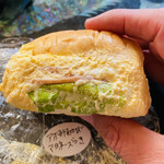 モグのパン - 「ロールサンド アボカドわさびマヨネーズつき」112円税込み♪