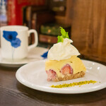 Kafekurosawa Bunko - 苺とホワイトチョコのマウンテンケーキ