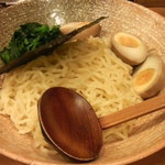 横浜豚骨らーめん むらさき - 麺