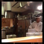 田中そば店 - 明るい店内