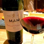 鼓道 - 赤ワインは南アフリカ産の 「マン カベルネ ソーヴィニオン セラー セレクト」 