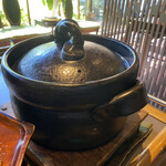 足利伊萬里 - 鍋炊きご飯。これが、びっくり美味しい。