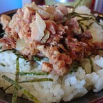 家系ラーメン たつ家 - チャーシュー丼は「タレ」が付いていないシンプルでホロホロのチャーシューだった。 肉の風味が良く分かりとても美味しかった。