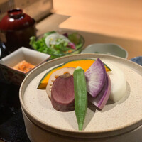 純和牛焼肉 無限亭。 - 焼き野菜にフレッシュサラダも