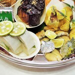 酒肴商店 アジト - 伝助アナゴの天ぷら & 鯖寿司