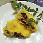 酒肴商店 アジト - 家内の小皿に前もって隠し取られていたマッタケの天ぷら！