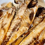 カネヒデ小林商店 - 身の厚い鯵が少し小さく見えるからということで3枚500円です　もう二度と冷凍した干物なんて買うもんか！w