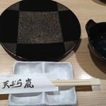 Tempura Arashi - お皿、箸