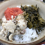 ゆで太郎 - 焼き鯖、高菜、辛子明太子ピューレ。なんだかご当地と言うよりも西日本の香りがする丼ですけれどね。