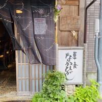 草喰 なかひがし - 涼やかな暖簾が揺れる7月のなかひがしさん。