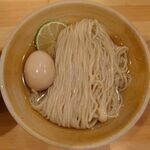 迂直 - 昆布出汁に浸かった自家製麺