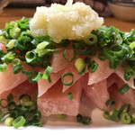 まんとく - ニンニクとネギとさしみ