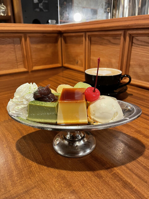 真四角のプリン2つ食べ比べ~プリンアラモード!!』by 御飯 真四角のプリン2つ食べ比べ~プリンアラモード!!』by 御飯