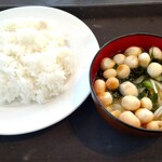 MEINA - セルフのご飯と味噌汁。欲張りな麩が汁を吸い尽くす。