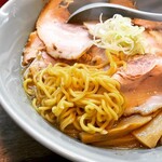 旭川らあめん もぐり - 麺アップ（みそらぁめん）