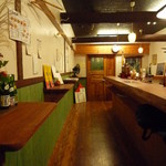 さんさん堂 - 店内から入口ほうこう