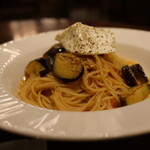 エノテカ ドォーロ - 秋茄子とフレッシュトマトのパスタ　ノルマ風　880円(2021年9月)