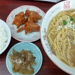 麺厨房 - ランチ（ラーメン＋搾菜＋半ライス＋唐揚げ）