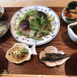 Sakesakana kobu - 海鮮カルパッチョのサラダ仕立て