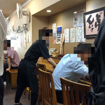 博多ごまさば屋 - 次々とお客様が入れ替わります