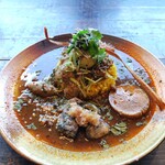 Supaisukare bomaile - 鶏の時雨咖喱 魚介と親鶏の出汁カレーのあいがけ