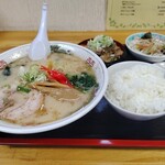 ラーメンあやど - とんこつラーメン　もつ煮