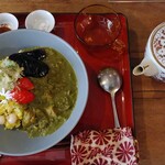 みちくさ食堂 - 魔女の野草カレー　