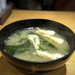 和食 たかもと - ◆お味噌汁は「お揚げ」「ワカメ」入りで、和食店だけありいいお出しを感じ美味しい。