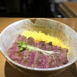 和食 たかもと - ◆牛サガリステーキ丼（900円）・・ご飯の量は選べます。普通でお茶碗1杯強程度だそう。 多かったので「少なめ」にすべきでした。