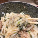 Honkakuha Hakata Udon Hasida Taikiti - 最後は胡椒をふりかけてカルボナーラ風に