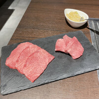 焼肉 じゅん - 上タンと厚切りタン。美味し。