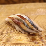 にぎり鮨 一五〇 - 秋鯖