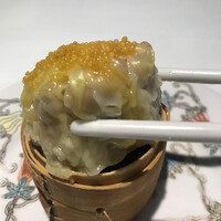中国料理 代沢 金威 - 金威ランチセット２２００円。海老と豚肉の焼売。ボリューミーな焼売は熱々での提供です。旨味も濃く、とても美味しかったです（╹◡╹）