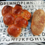 コイサンベーカリー - 料理写真:ぶどうぱん(180円+税)、昭和の揚げパン(110円+税)