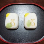 とらや  - ☪月下の宴 945円☪ 十五夜までの三日間限定品✨草むらから立ちあがって月を愛(め)でるうさぎ✨秋の恵みに感謝しつつありがたく頂きました。